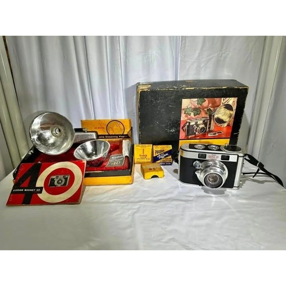 MINT Cond VINTAGE Kodak Signet 40 46mm Camera with Case & flash in Original